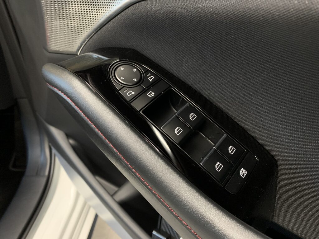 ピアノブラック保護フィルム