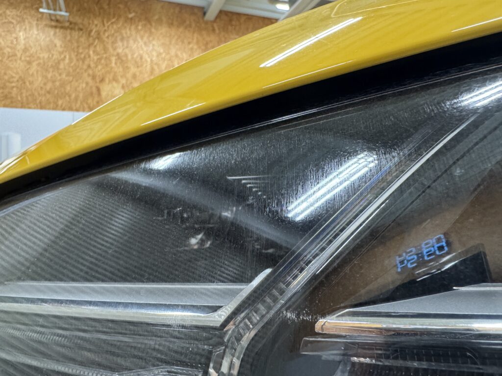 アウディヘッドライトクラック