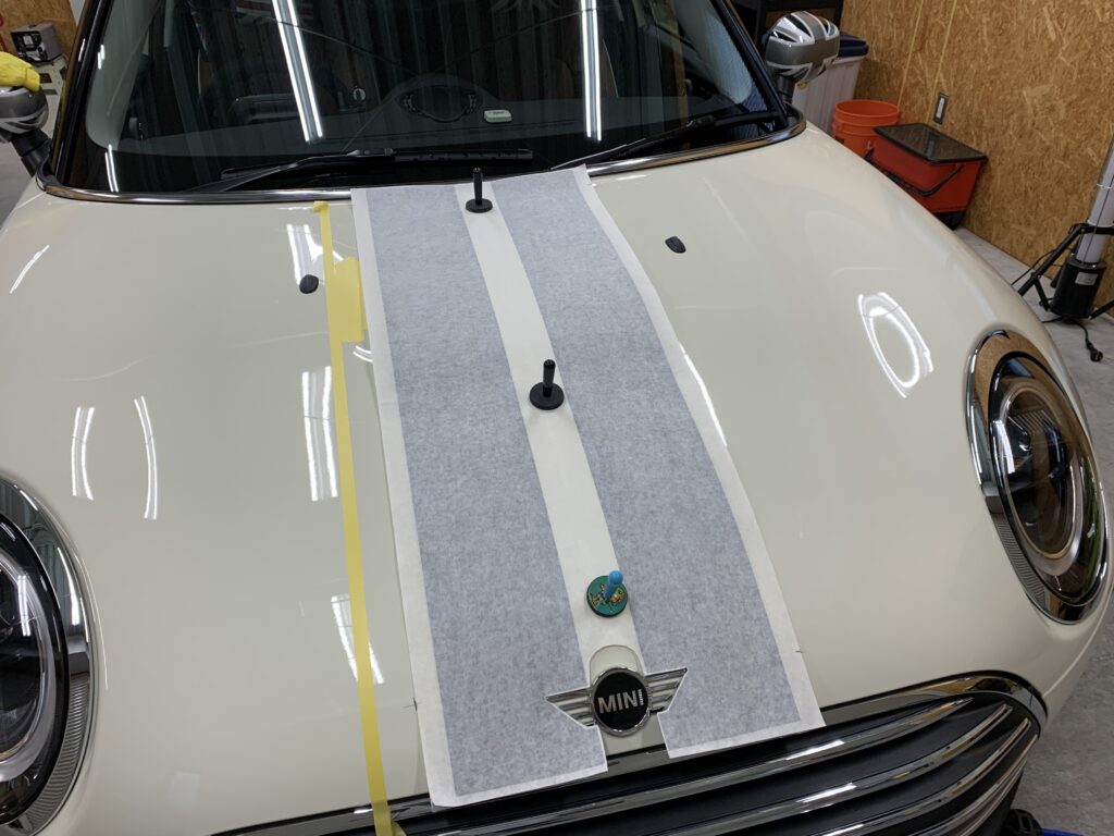 白い台紙付きのまま仮置きしている写真