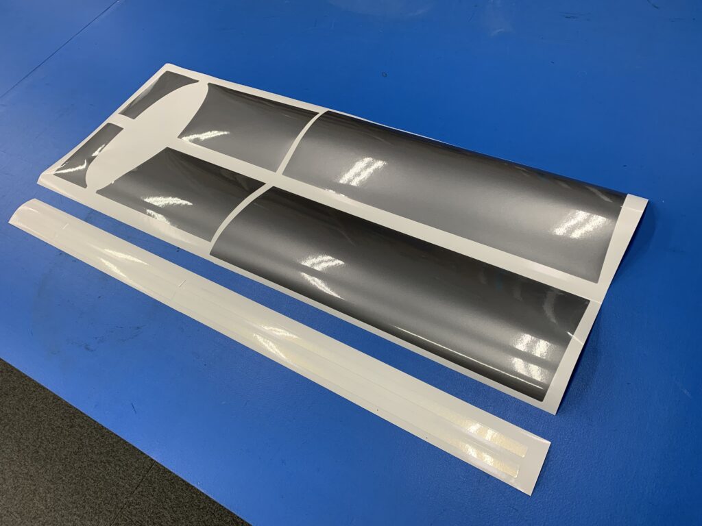 MINIクラブマン用にカットされたボンネット＆リアゲートストライプの新品デカール。施工前の状態。