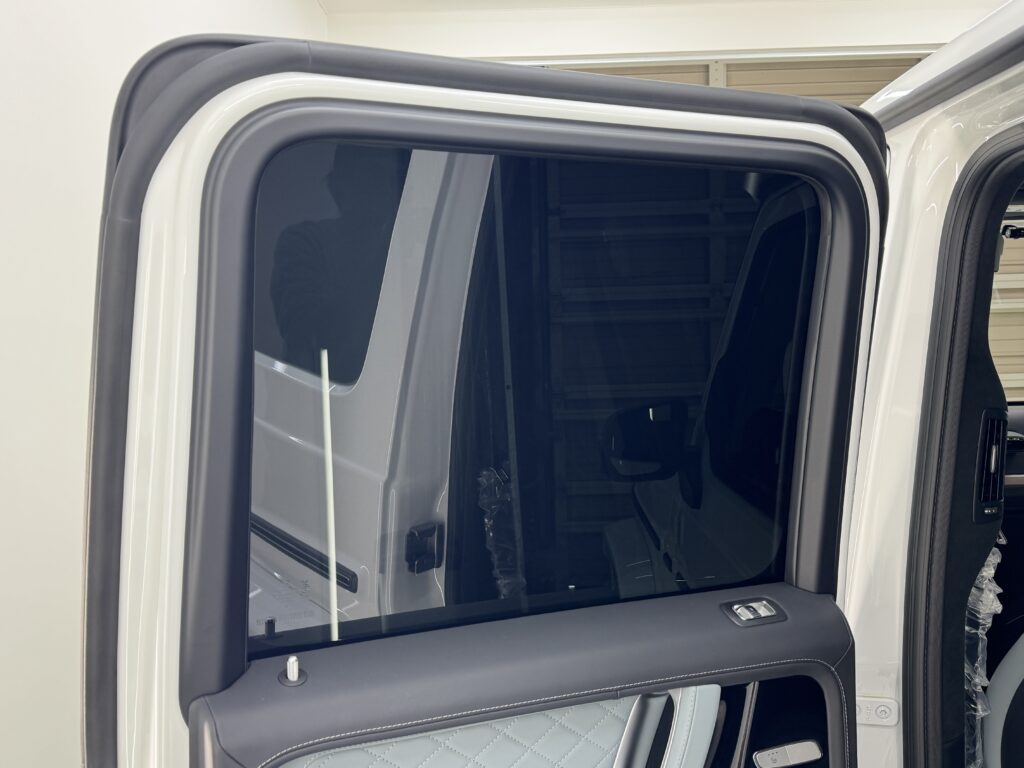 Mercedes-Benz G450d リアドアガラス スモークフィルム施工後