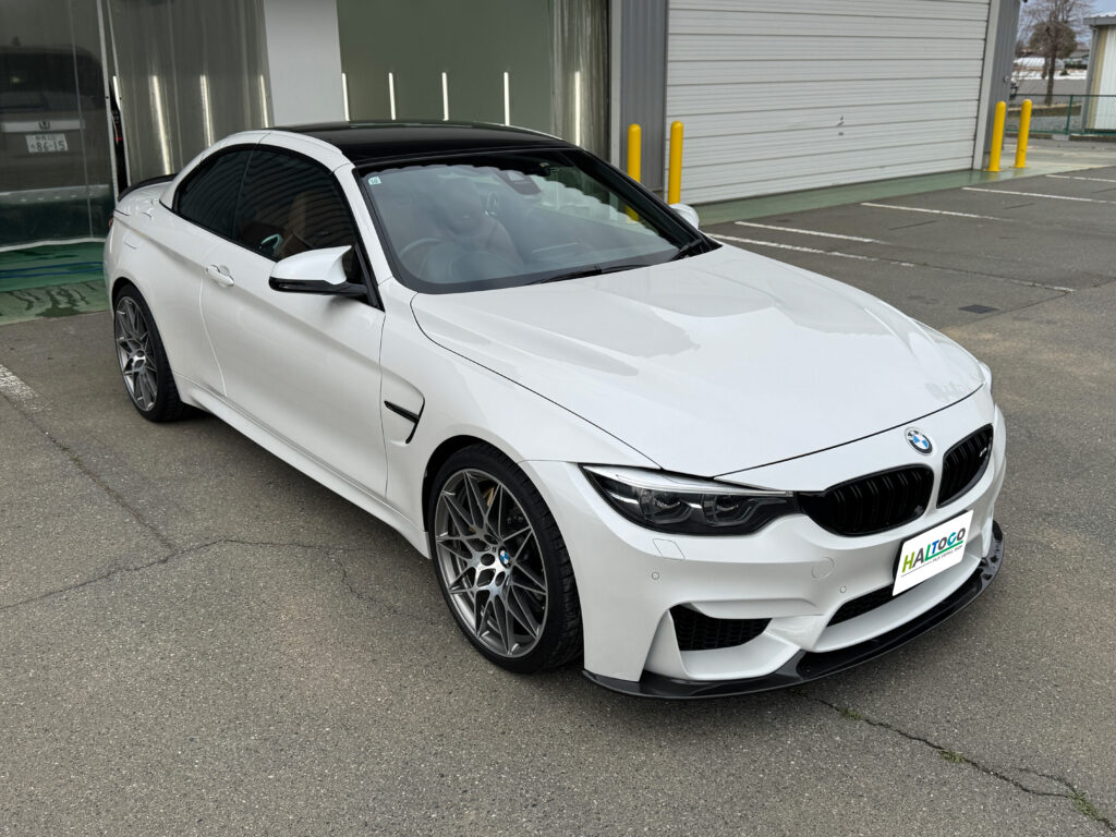 LDカーボンメタリックでルーフラッピング施工を行ったBMW M4カブリオレ
