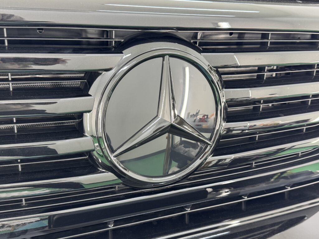 メルセデス・ベンツ G450d フロントグリル ベンツマーク ラッピング施工後