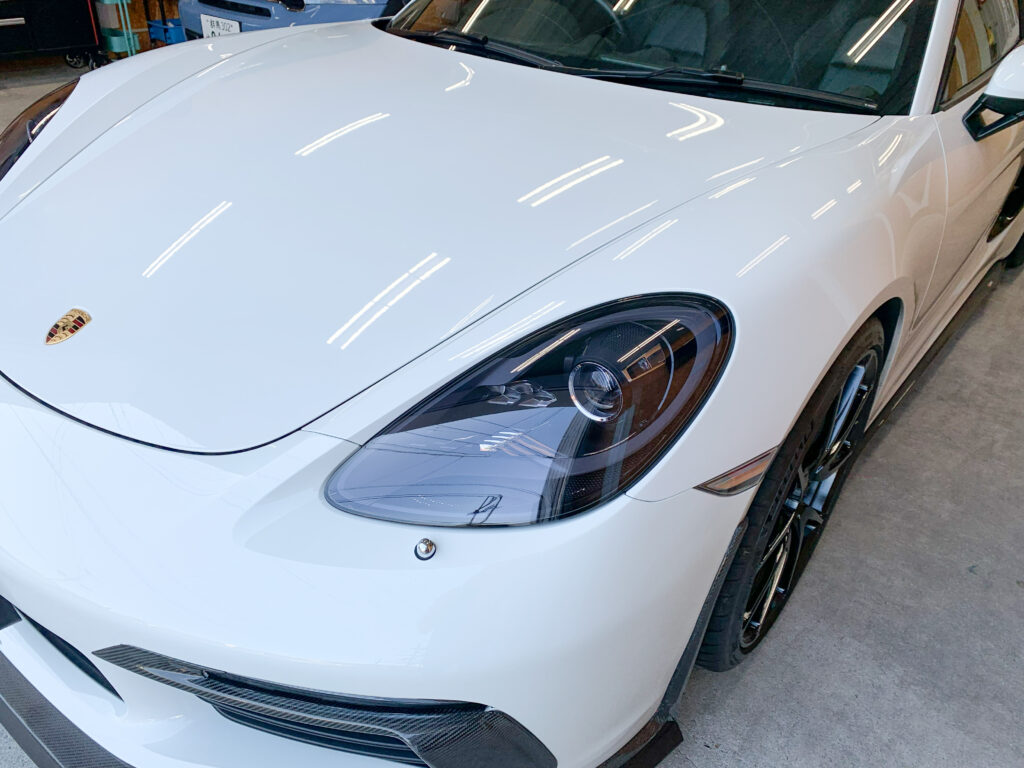 ブラックヴァイオレット施工後のポルシェ718ボクスター フロントビュー