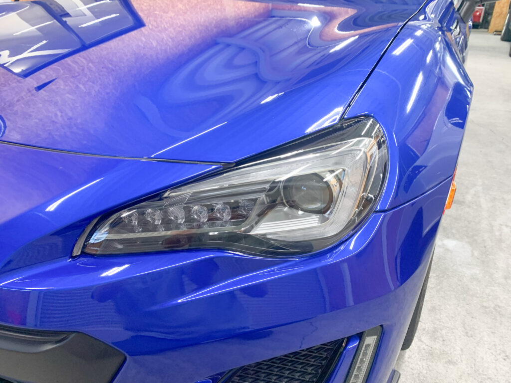 ヘッドライトプロテクション施工前のスバルBRZのヘッドライト
