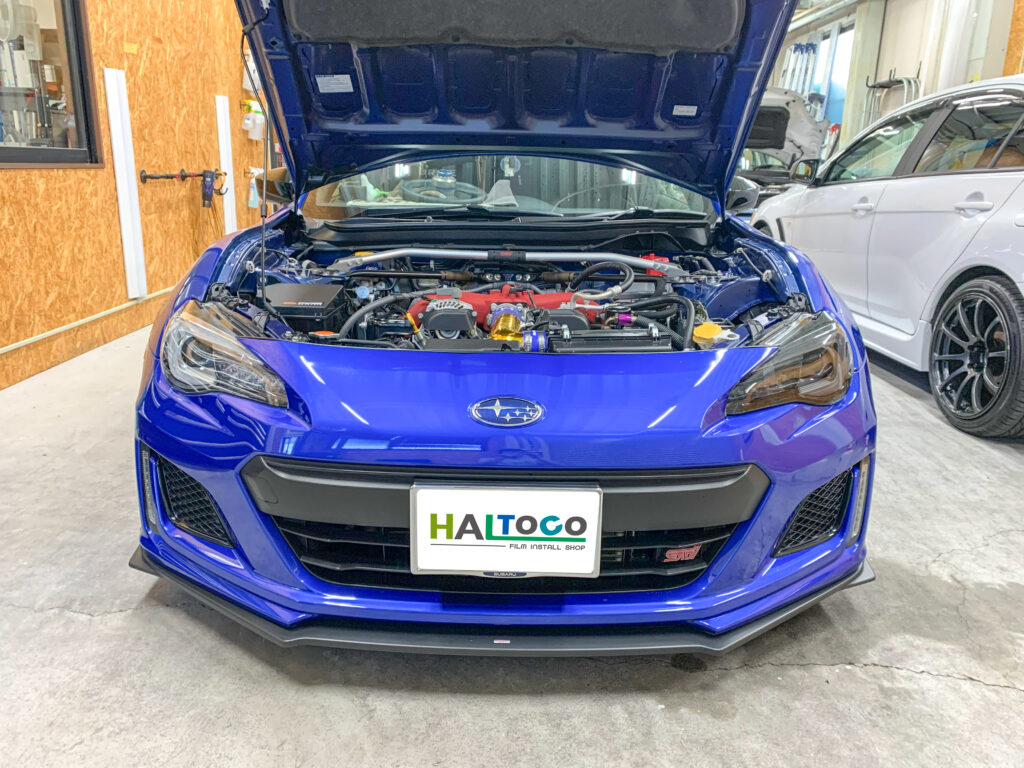 BRZヘッドライトの施工前後を比較した様子