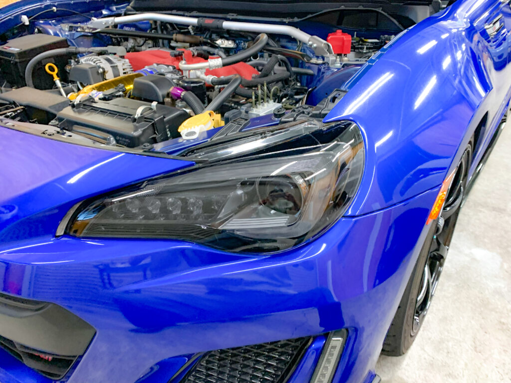 ブラックブラウン施工後のBRZヘッドライトアップ写真