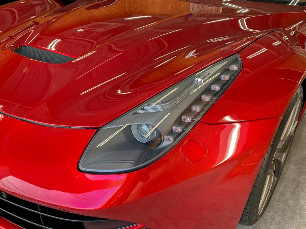 Ferrari F12 ヘッドライトスモークプロテクション施工前の状態