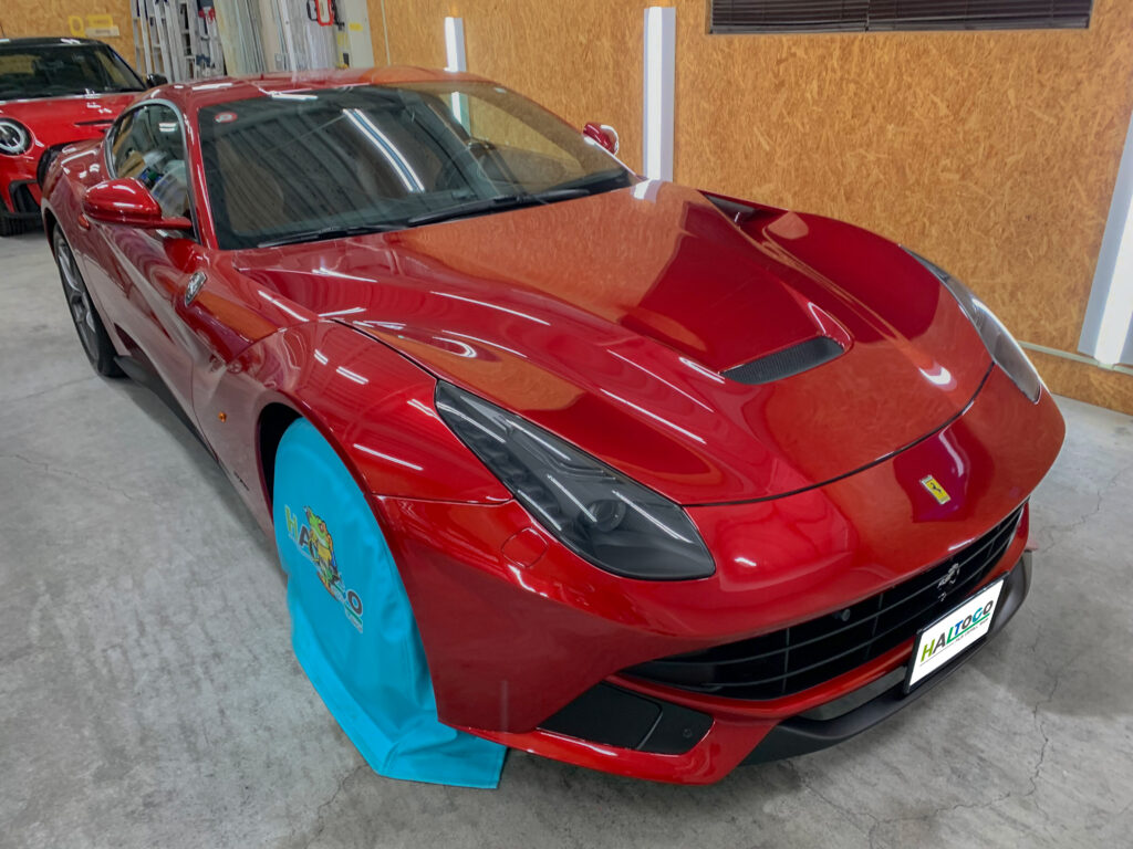 Ferrari F12 ヘッドライトスモークプロテクション施工後のフロント全景
