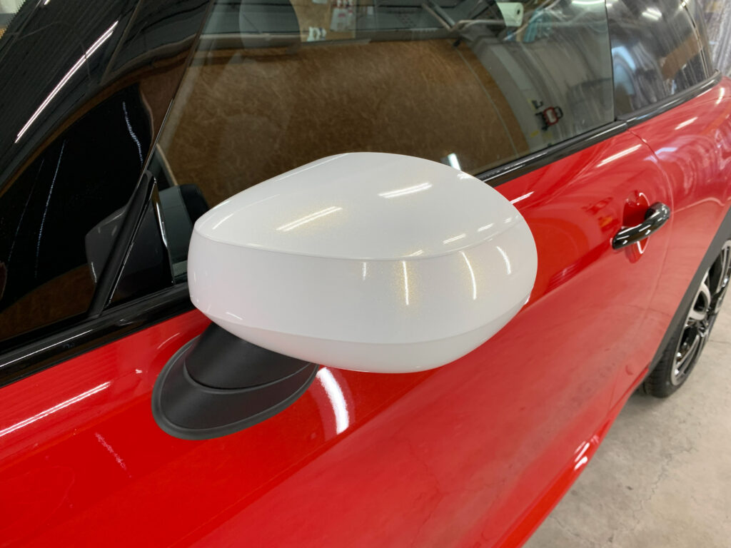 MINI F56 JCWのミラーカバーをホワイトゴールドスパークルでラッピング施工