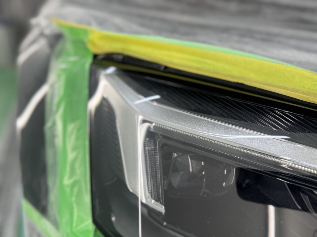 ポリッシュ作業後のAudi RS5ヘッドライトを近距離で確認