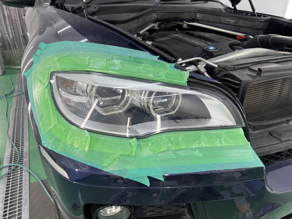BMW X6のヘッドライトをポリッシュ後、透明感が戻った状態