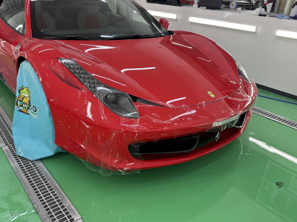 フェラーリ458イタリアのフロントバンパーにプロテクションフィルムを施工