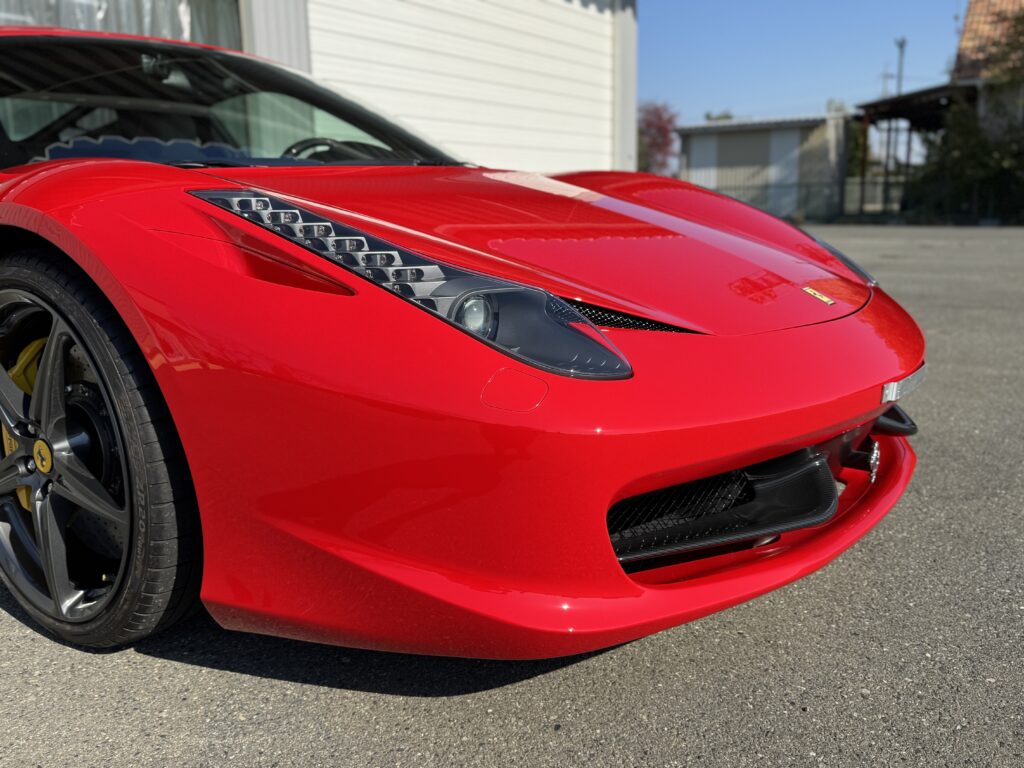 PPF施工後のフェラーリ458イタリアのフロントバンパーと複雑な曲面