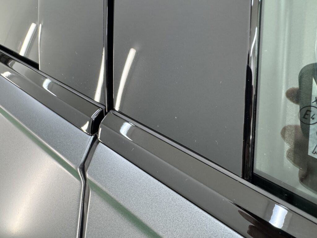 アウディ RS6 ピラー・ウィンドウモールへフルプロテクションフィルムを施工した仕上がり