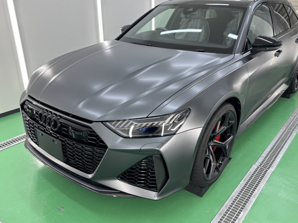 アウディ RS6 フロント周りへフルプロテクションフィルムを施工した仕上がり