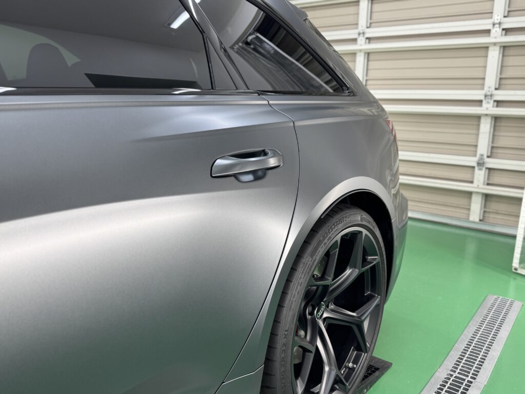 アウディ RS6 リア周りへフルプロテクションフィルムを施工した仕上がり