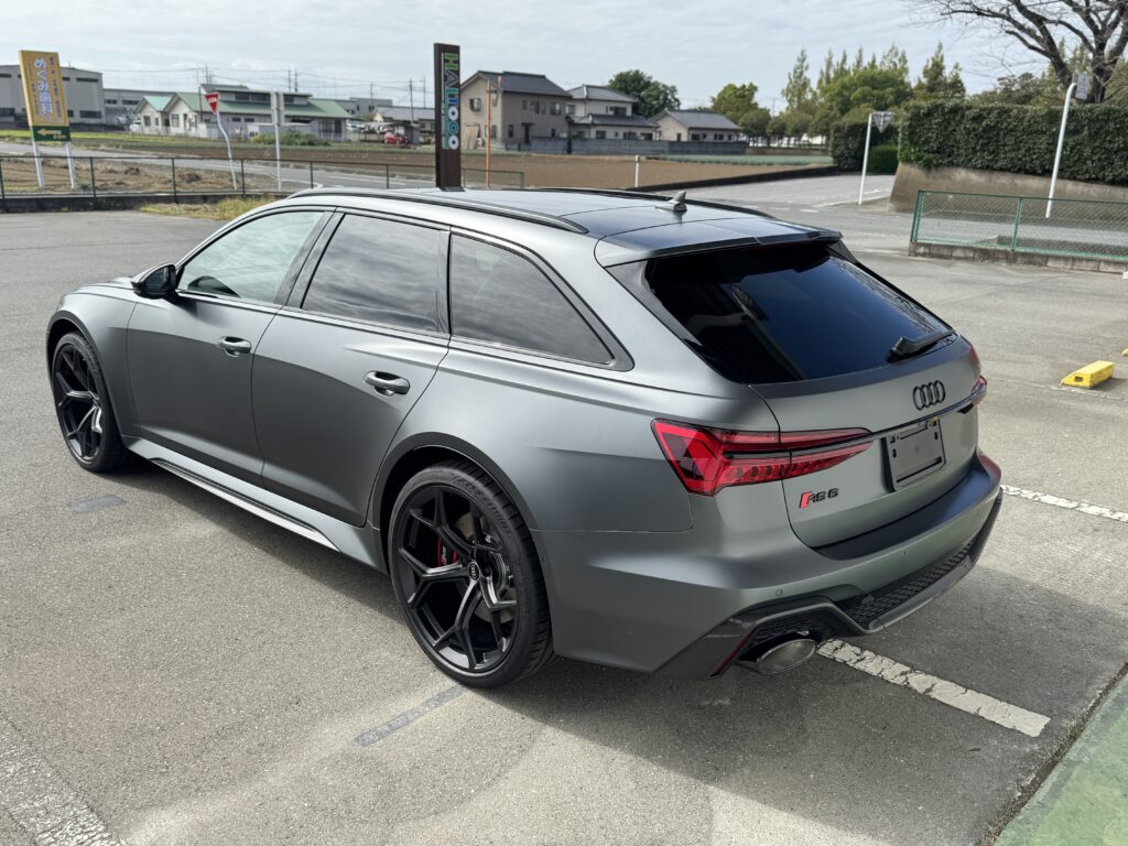 ウディ RS6 フルプロテクションフィルム施工後の完成車両