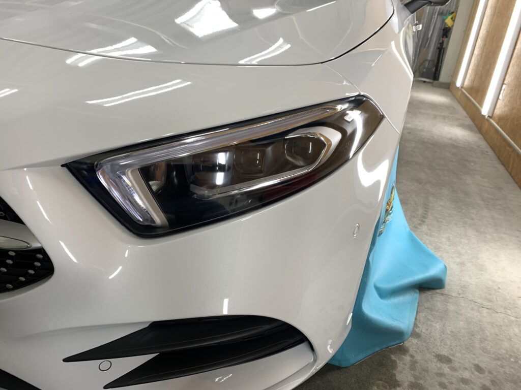 ヘッドライトPPF施工後のメルセデス・ベンツ A200d