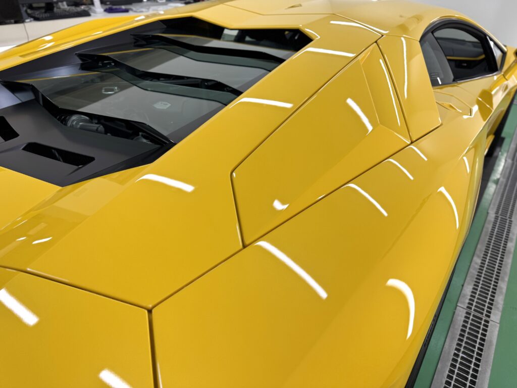 ランボルギーニ アヴェンタドールS フルボディPPF施工後のリアフェンダーとエンジンフード周辺