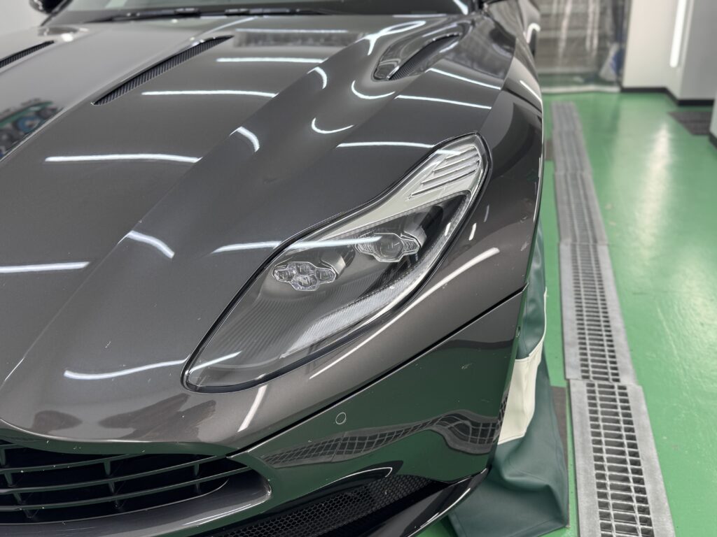 アストンマーティン DB11 ヘッドライトプロテクション施工前