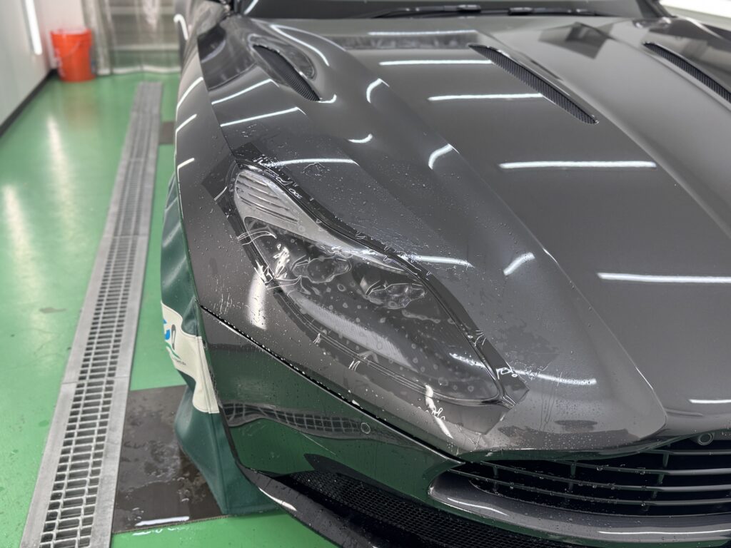 DB11 ヘッドライトにDIAMOND SWELL BLACK GRAYを施工