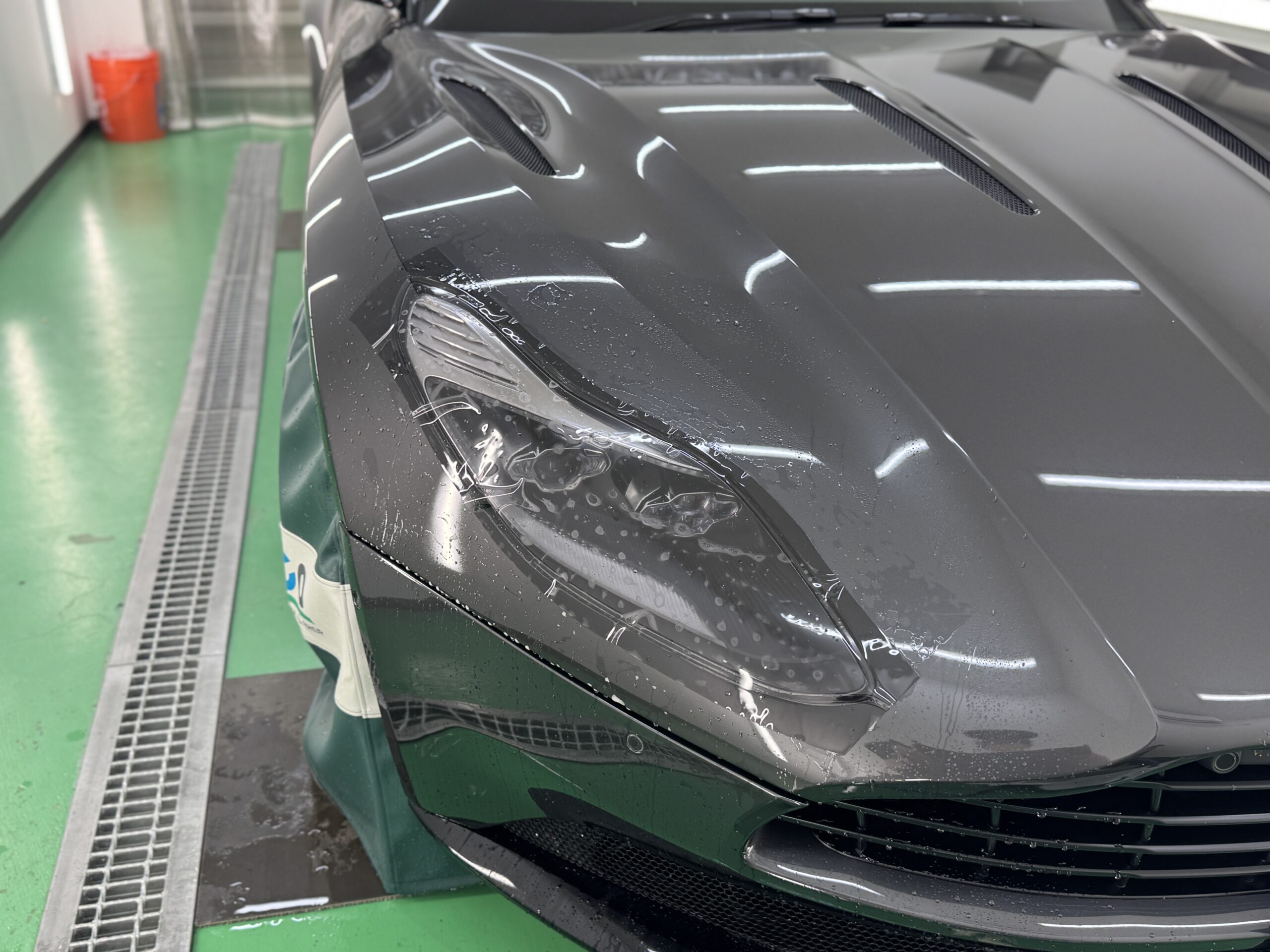 DB11 ヘッドライトにDIAMOND SWELL BLACK GRAYを施工