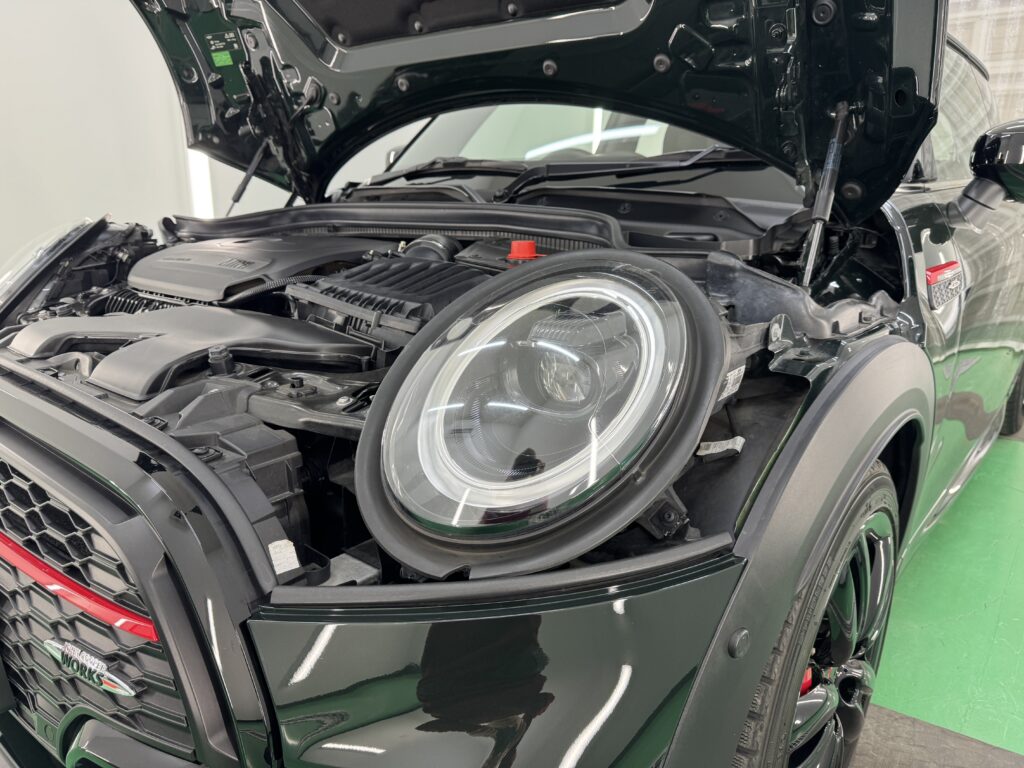 MINI F56 JCW ヘッドライト施工前|レンズ表面のクラックと劣化