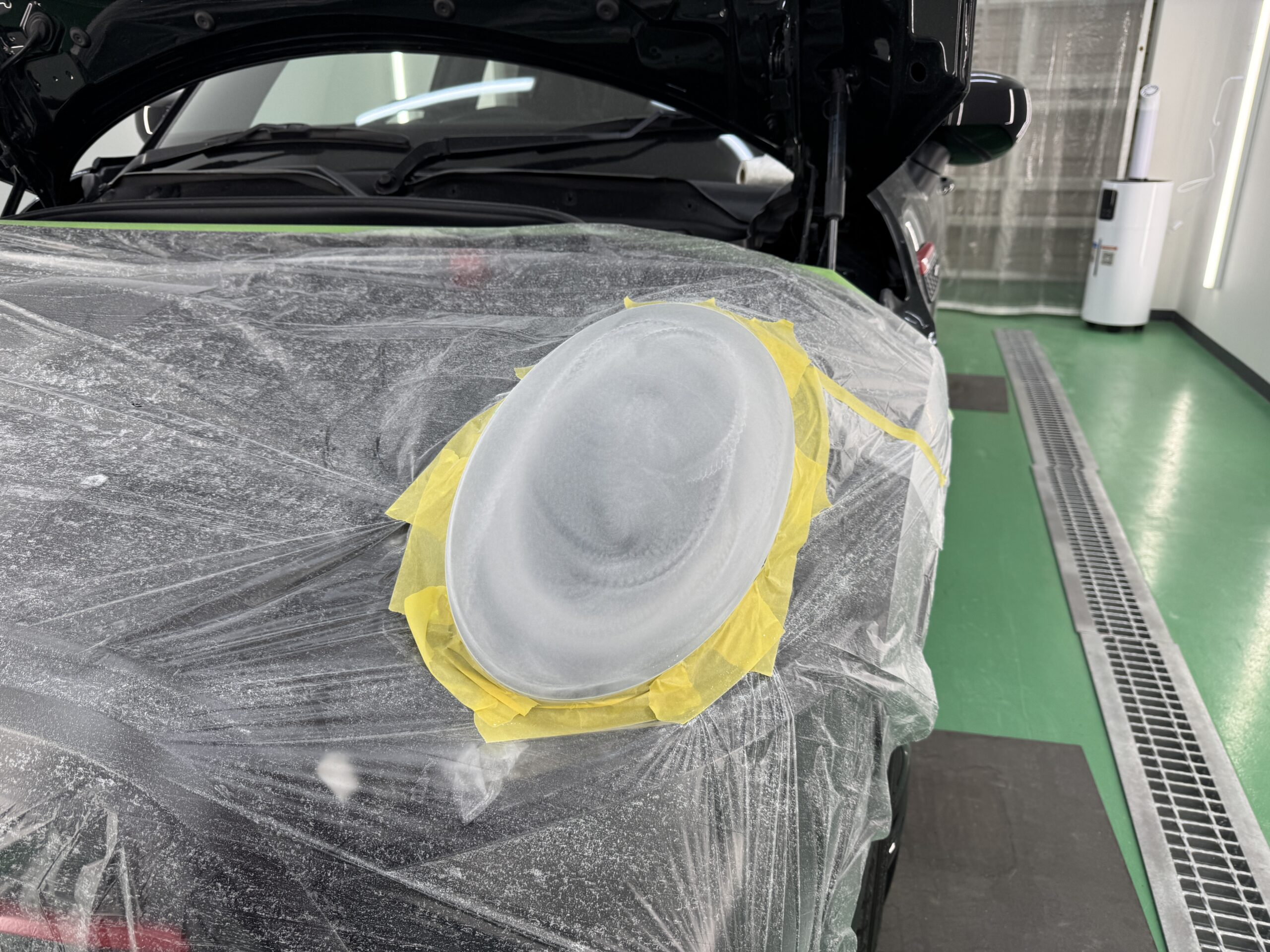 MINI F56 JCW ヘッドライトリペア｜クラック除去のためレンズを研磨