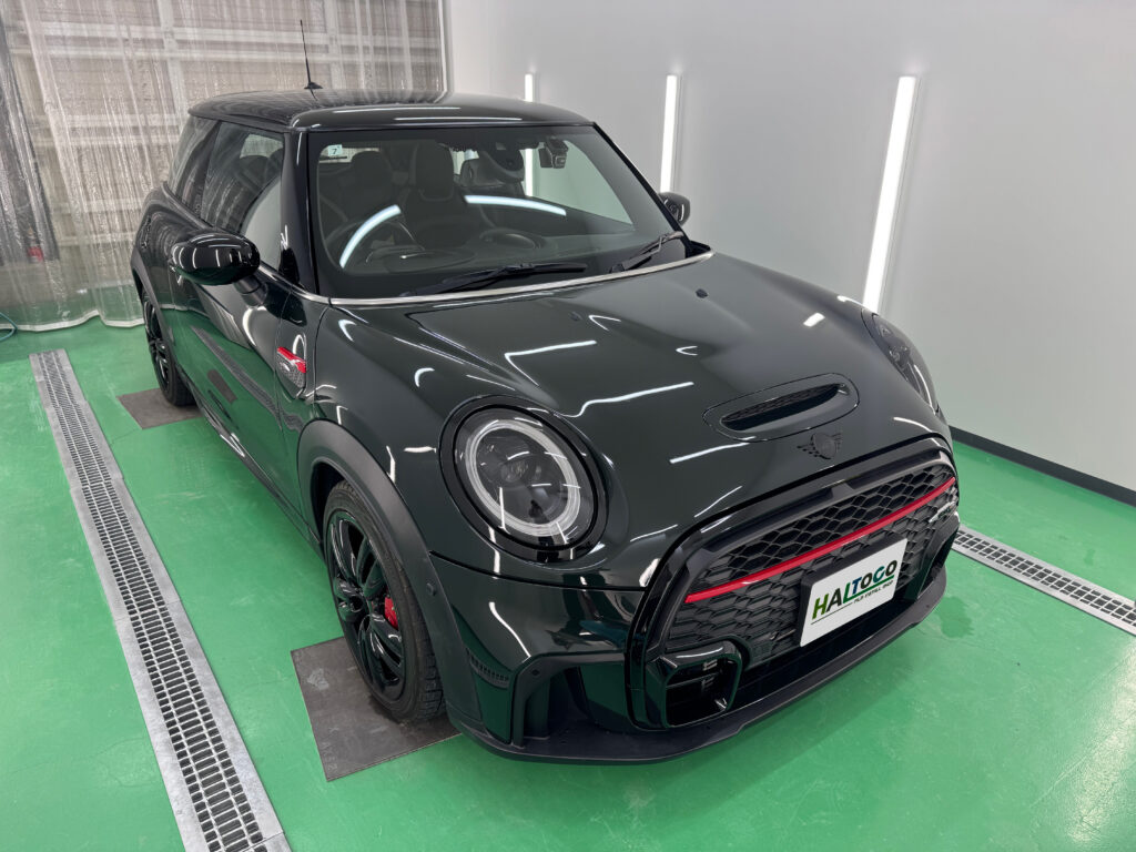 MINI F56 JCW ヘッドライトリペアとスモークPPF施工後の車両