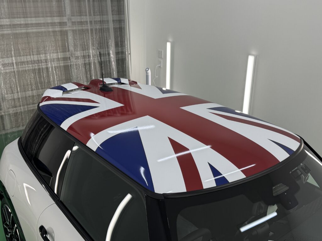 MINI JOHN COOPER WORKS(F66)のルーフに施工したCABANAユニオンジャック柄ルーフラッピングの完成写真