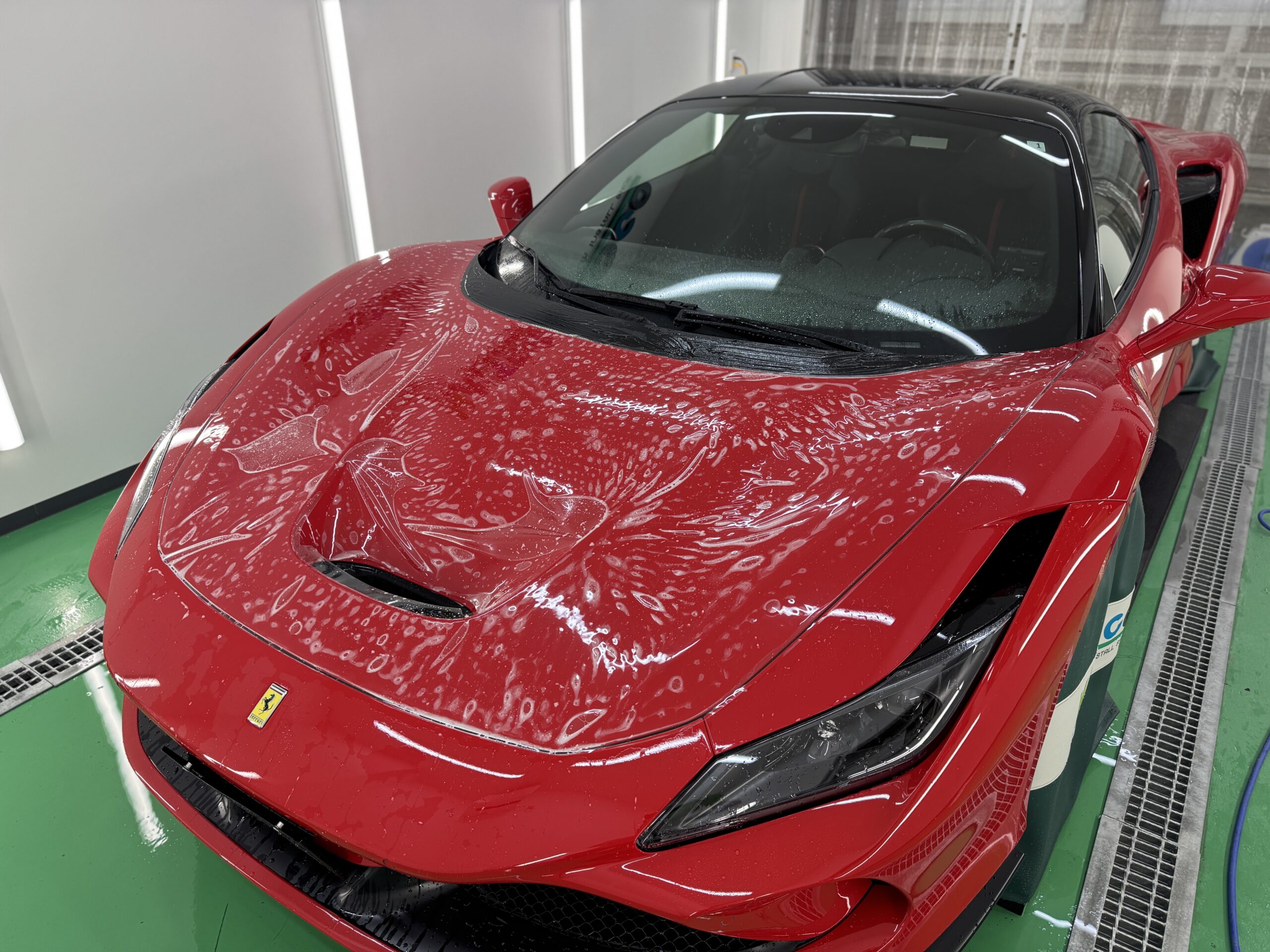 Ferrari F8 Tributo ボンネットへのGLOBALプロテクションフィルム施工