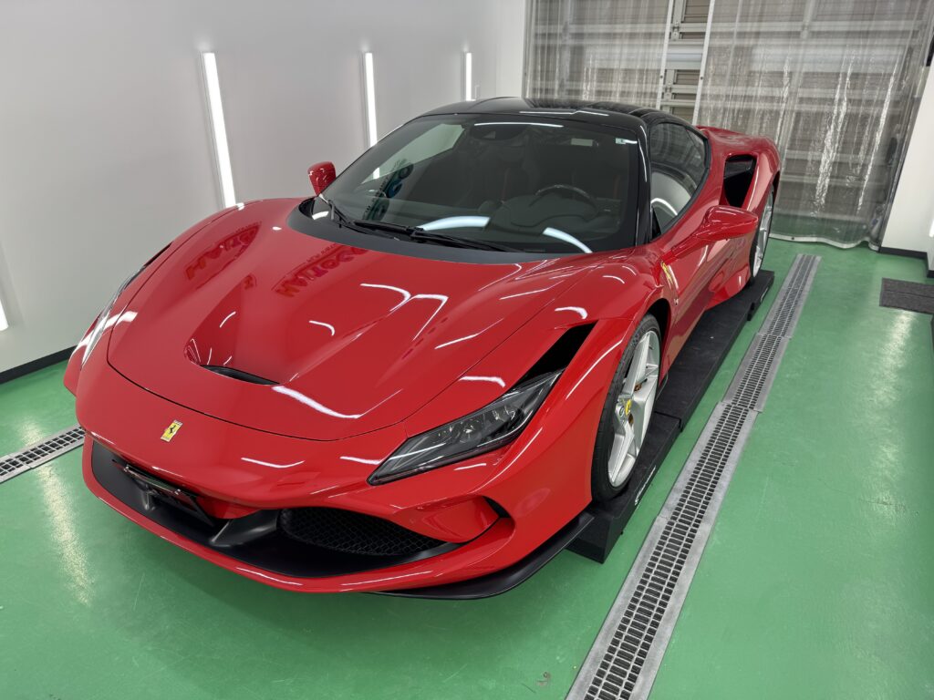 GLOBAL PPFとグロスブラックルーフ施工完成後のFerrari F8 Tributo