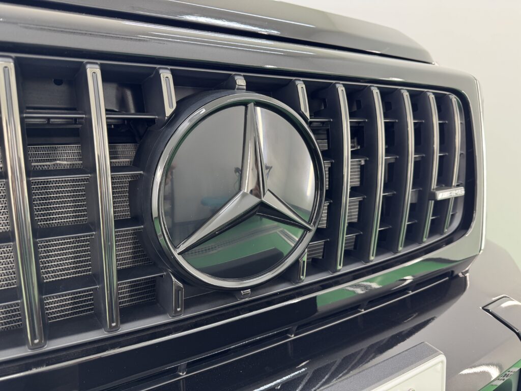 Mercedes-AMG G63 ベンツマーク ブラックアウトラッピング施工後