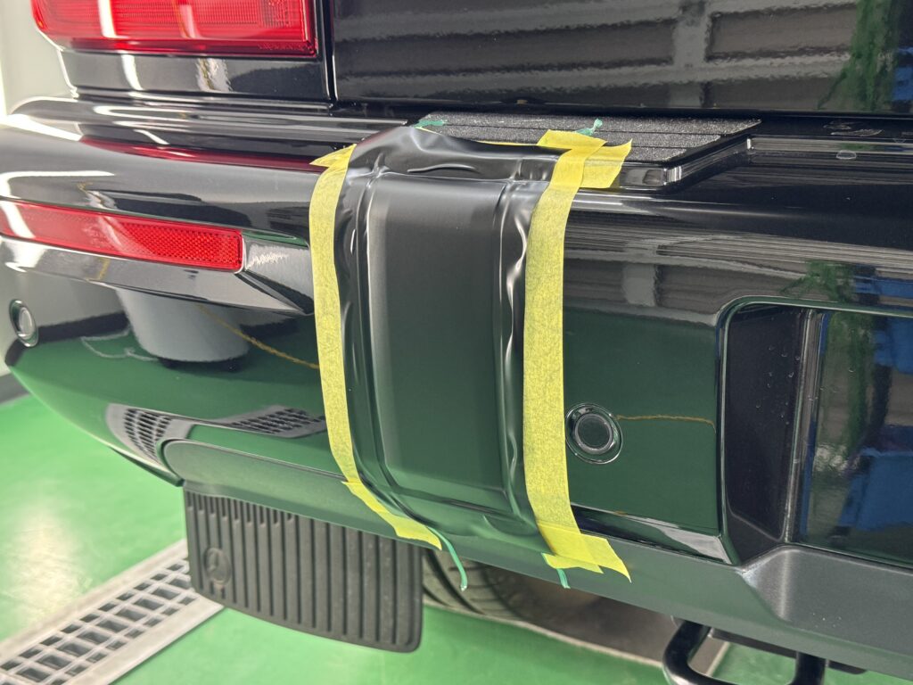 Mercedes-Benz G450d リアバンパートリム 3Mサテンブラック施工中