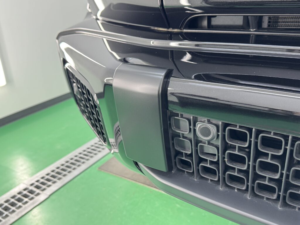Mercedes-Benz G450d フロントバンパートリム ブラックアウト完成