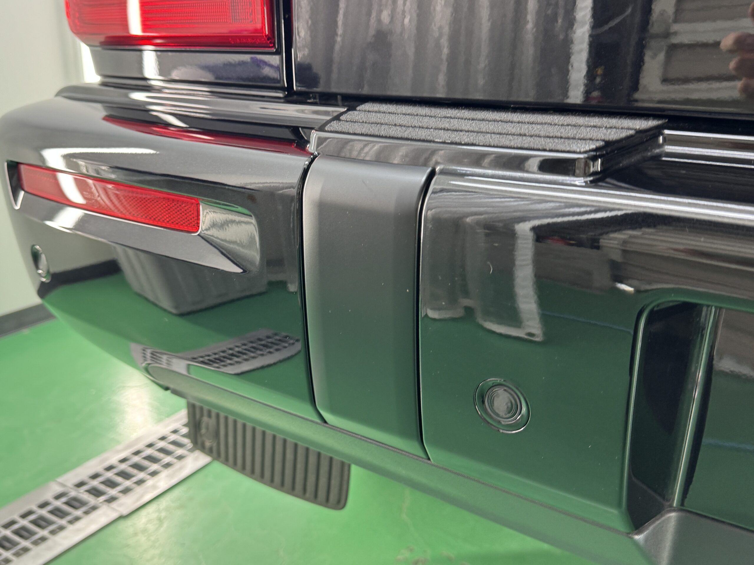 Mercedes-Benz G450d リアバンパートリム ブラックアウト完成