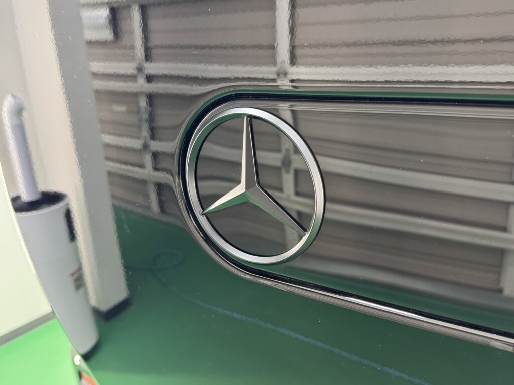 Mercedes-Benz G450d リアベンツエンブレム周辺 ブラックアウト完成