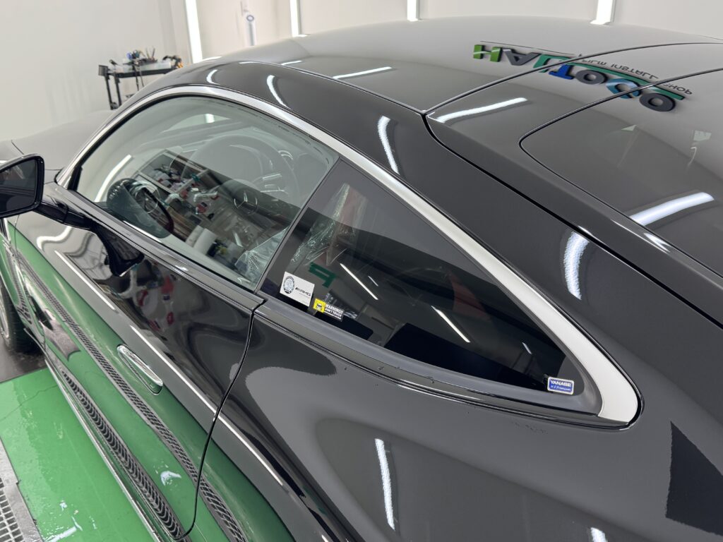 Mercedes-AMG GT43 施工前のシルバーウインドウモール