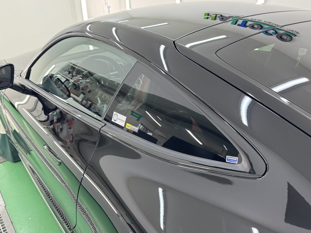 Mercedes-AMG GT43 3Mハイグロスブラック施工後のウインドウモール