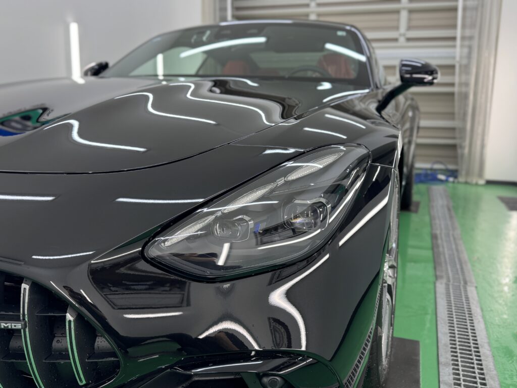 スモークPPF施工前のMercedes-AMG GT43のヘッドライト