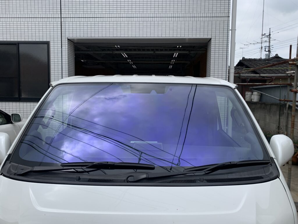 ピュアゴースト IRML89施工後のハイエース フロントガラス