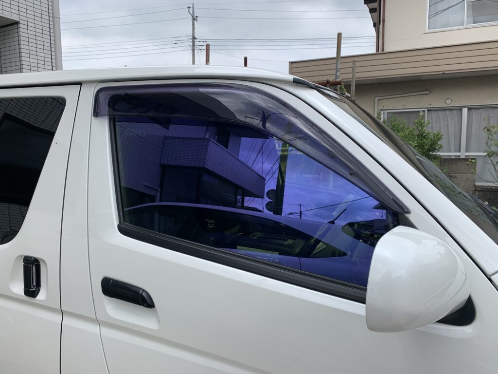 ハイエース運転席ガラスに施工したピュアゴースト IRML89