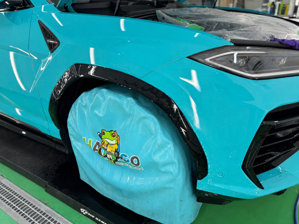 Lamborghini Urus SE フェンダーアーチのグロスブラックカラーPPF施工