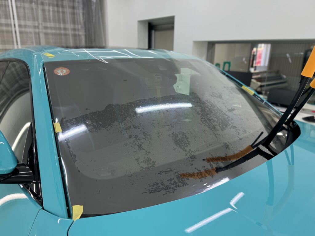 Lamborghini Urus SE ARMORTEKフロントガラスフィルム成形