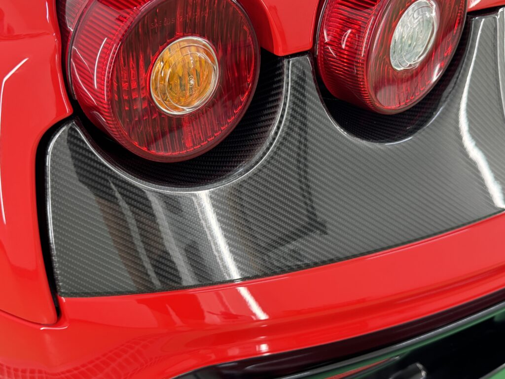 フェラーリF430テールランプ周辺のグロスカーボンPPF施工完成後の細部