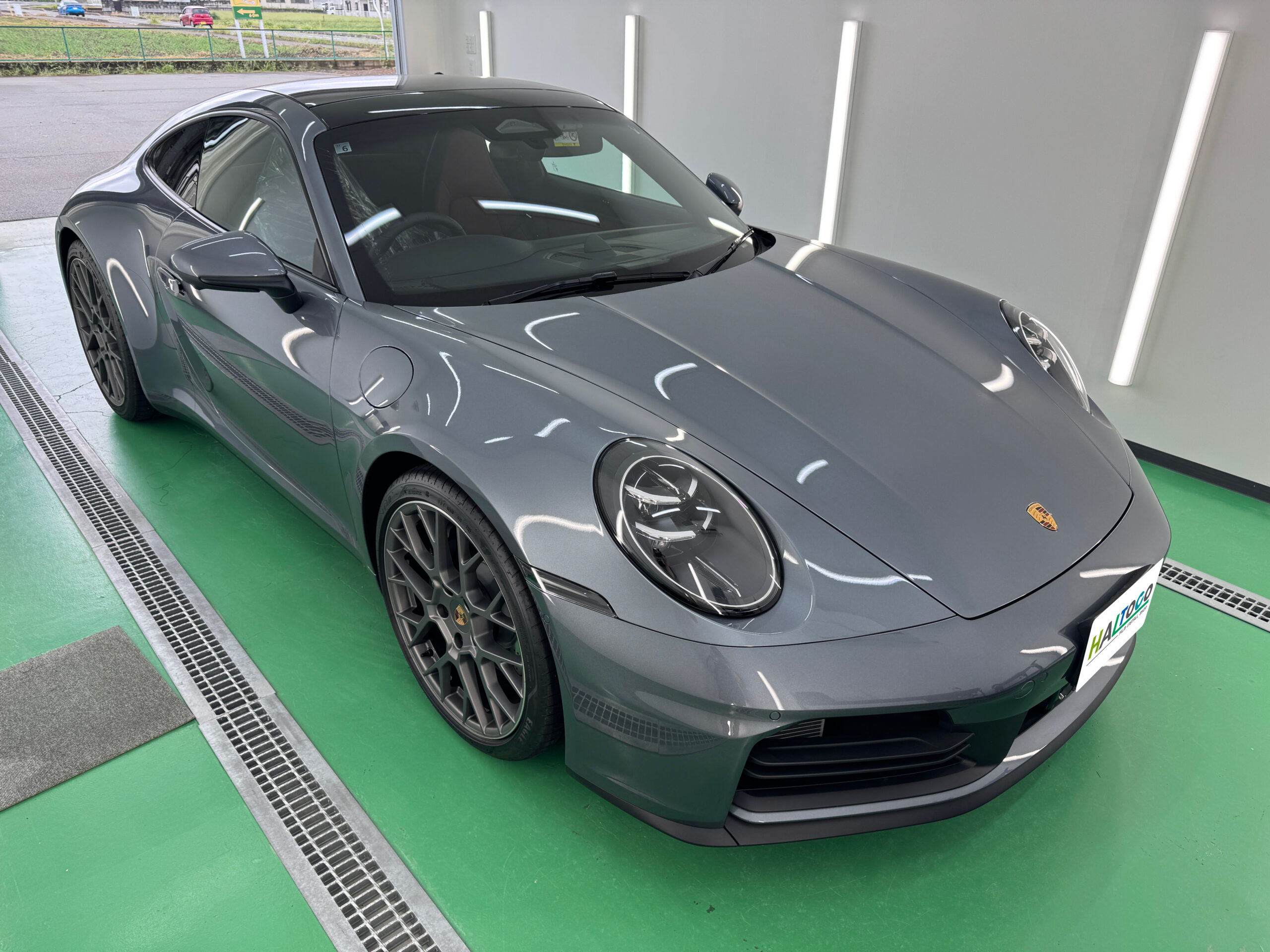 プロテクションフィルム施工で入庫したポルシェ911 Carrera