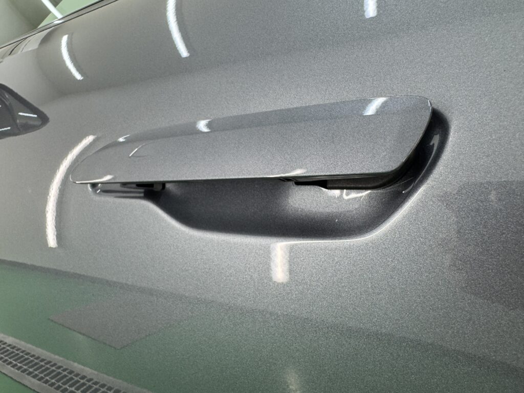 ポルシェ911 Carreraのドアカップへの透明PPF施工完成