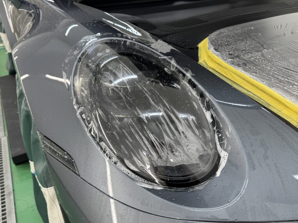 ポルシェ911 GT3 ヘッドライトへのプロテクションフィルム施工