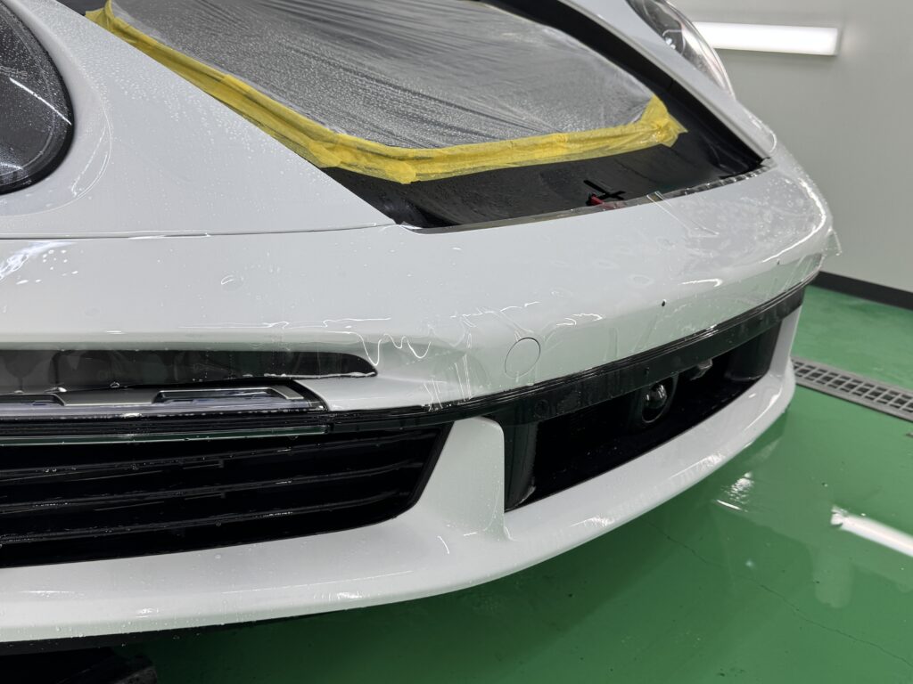 ポルシェ 911 Turbo S フロントバンパー細部のプロテクションフィルム施工